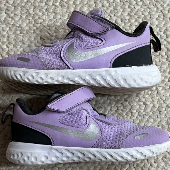 NIKE Revolution TDV Girl's Size 8C Liliac Light Purple Sneakers Shoes BQ5673-509 - Picture 8 of 11